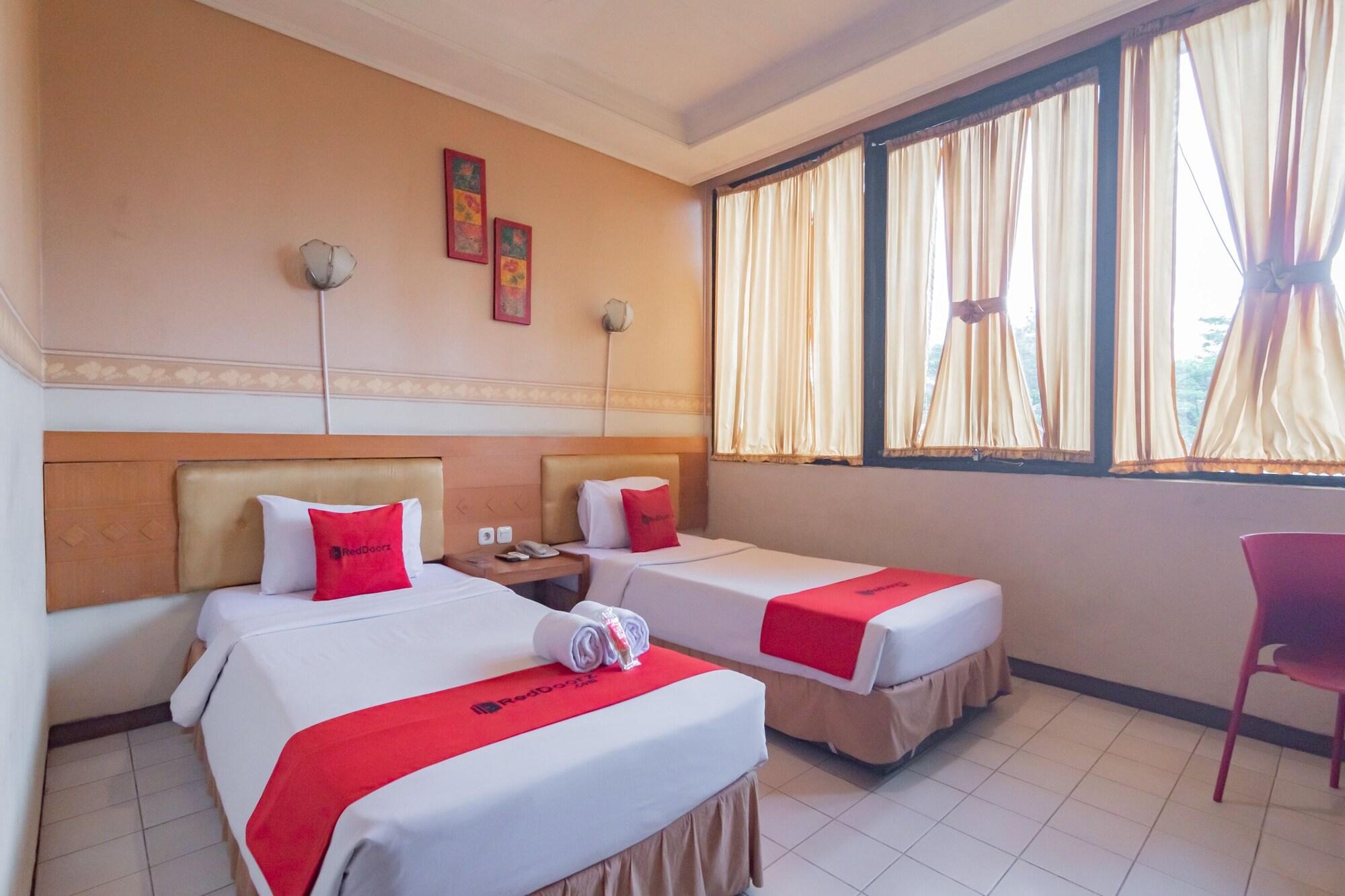 Reddoorz Plus @ Sukamulya Pasteur 2 Bandung Kültér fotó
